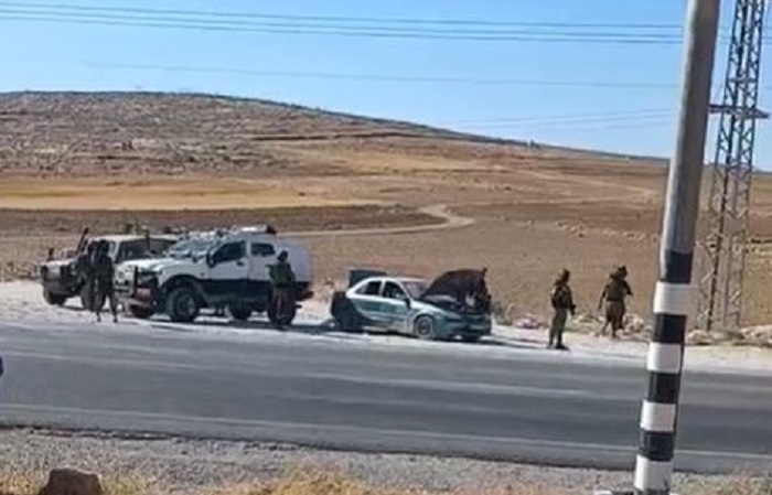 قوات الاحتلال خلال محاولتها الاستيلاء على مركبة في مسافر يطا